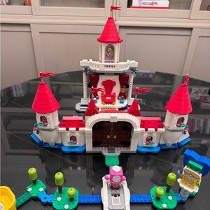 LEGO Super Mario Peach's Castle Expansion Set 71408 (Retired)